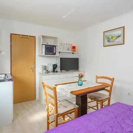 Gorgeous In With Wifi Omišalj